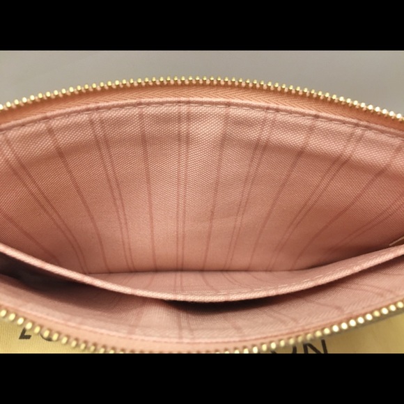 ⛔️ SOLD⛔️Tahitienne Damier Azur Neverfull Wristlet - Picture 6 of 8